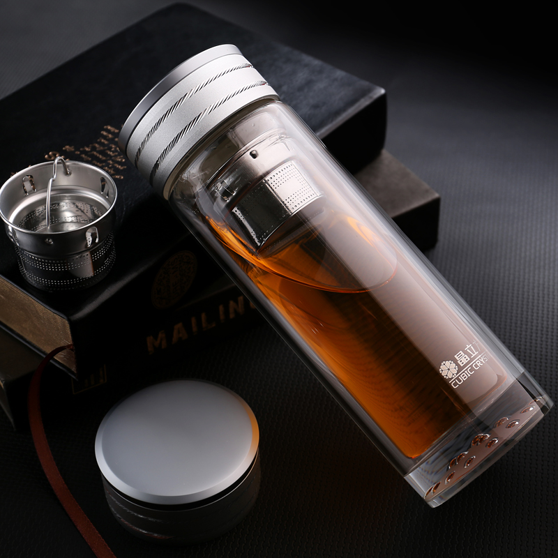 玻璃杯裝熱水會有毒嗎？